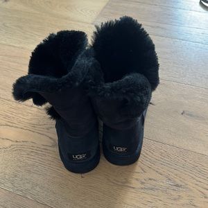 UGG Women’s Bailey Button II Boot - Size 9